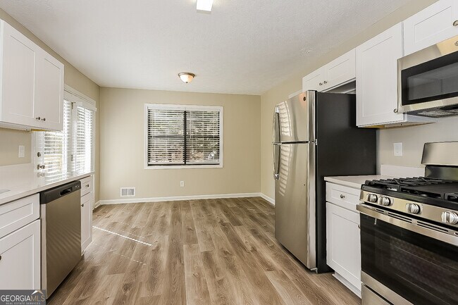 Building Photo - 8050 Sumit Wood Dr NW