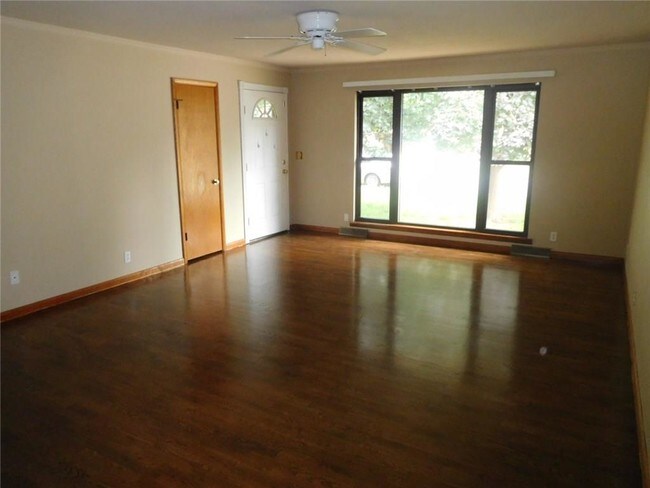Building Photo - 309 Crestview Dr