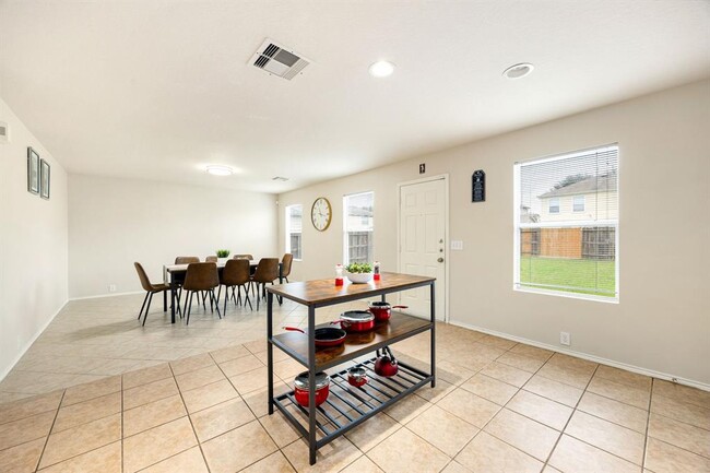 Building Photo - 814 Eagles Glide Dr