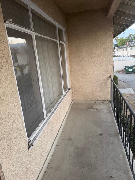 Building Photo - 918 W Huntington Dr