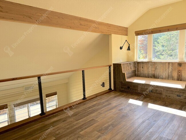 Building Photo - 4 BR Home in SE Bend with Canal Trail Access, Fenced Yard & Greenhouse