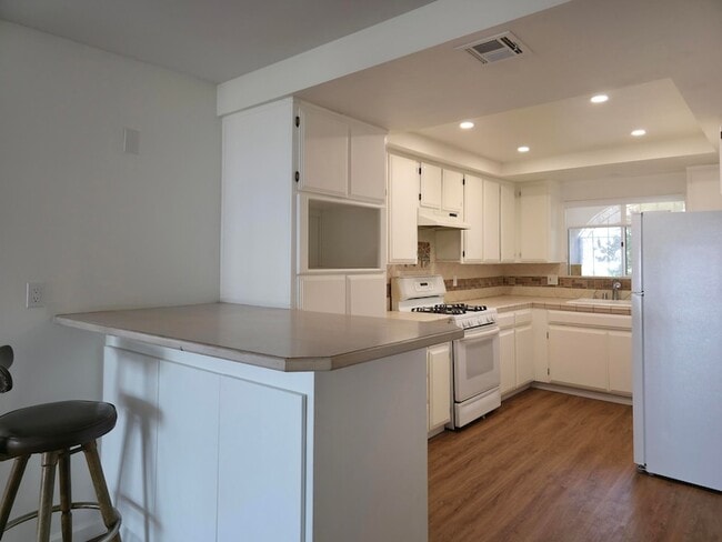 Building Photo - 12800 Avenida Alta Loma