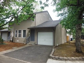 Building Photo - 555 Fenster St