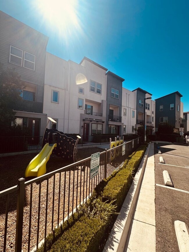 Building Photo - Beautiful and Modern 3-Story Townhome! OPE...