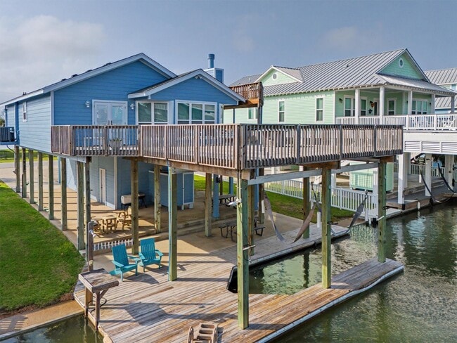 Building Photo - 22101 Guadalupe Dr
