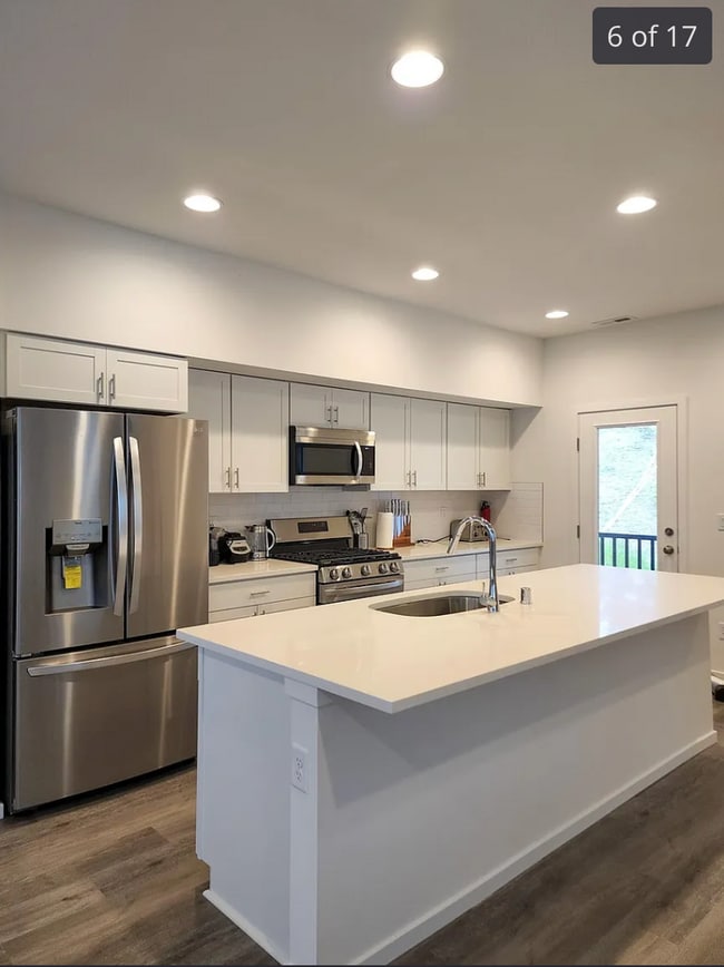 Building Photo - Like New Town Home in Upscale Silverdale