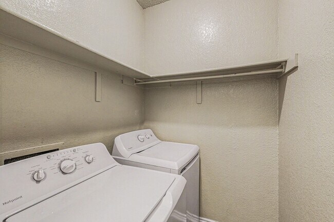 Building Photo - 3607 W Northgate Dr
