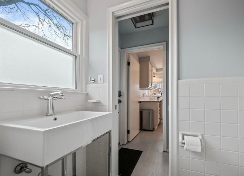 Building Photo - 1602 E Maple Rd