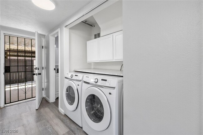 Building Photo - 6442 Ironbark Ln