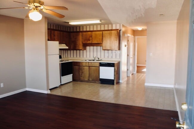 Building Photo - 408 E Roosevelt Ave