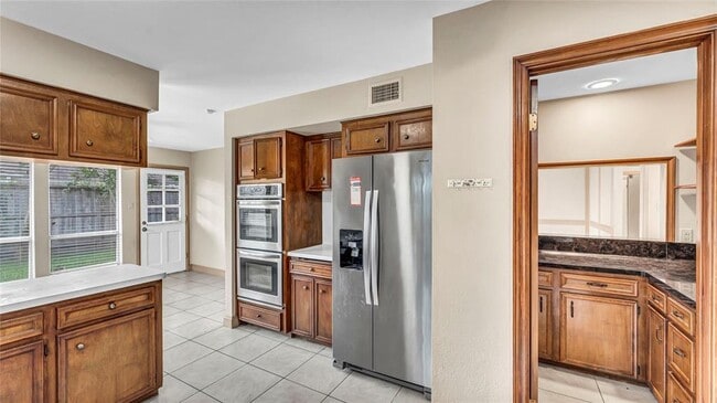 Building Photo - 10919 Paulwood Dr