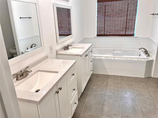 Building Photo - 1827 Rhinevalley Dr