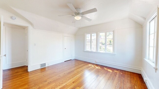 Building Photo - Stunning 4 Bedroom Home In Sought After Pi...