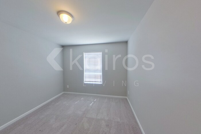 Building Photo - 214 York Ln