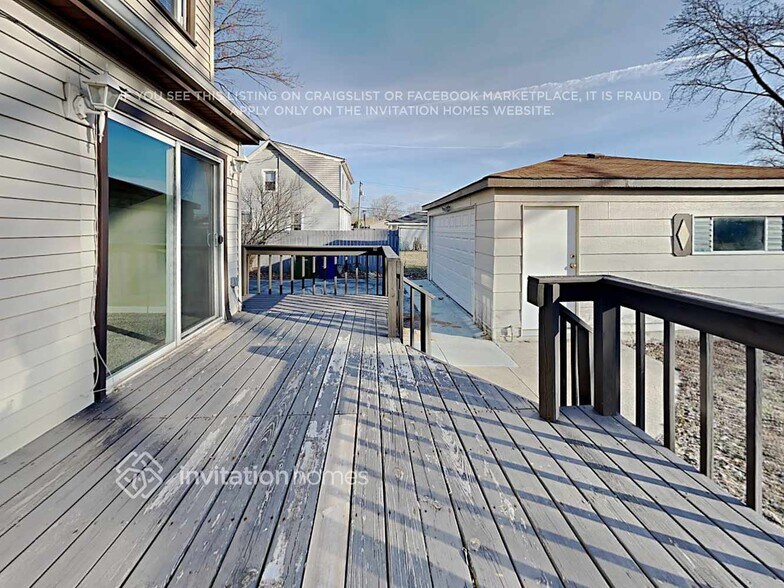 Building Photo - 9307 Nordica Ave