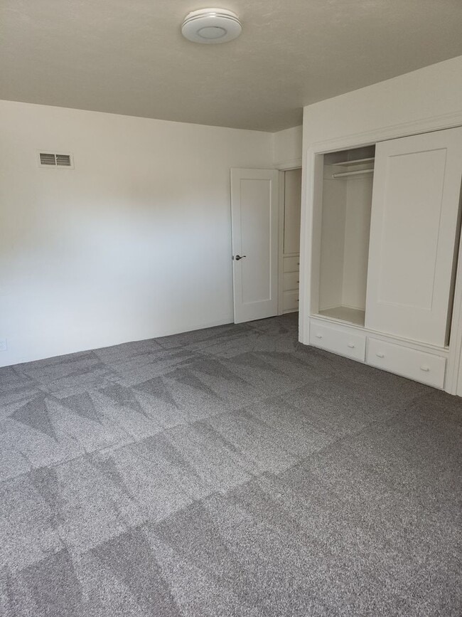 Building Photo - Country Home Between Empire and Waterford-  3 Bedroom 1 Bathroom With Central Heat And Air