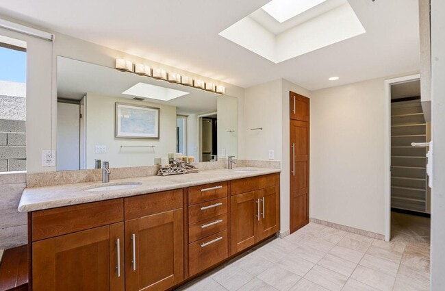 Building Photo - 8101 E Del Timbre Dr