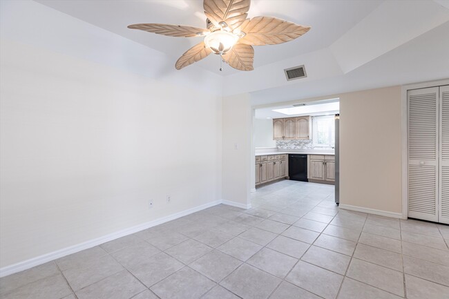 Building Photo - 6750 Lone Oak Blvd