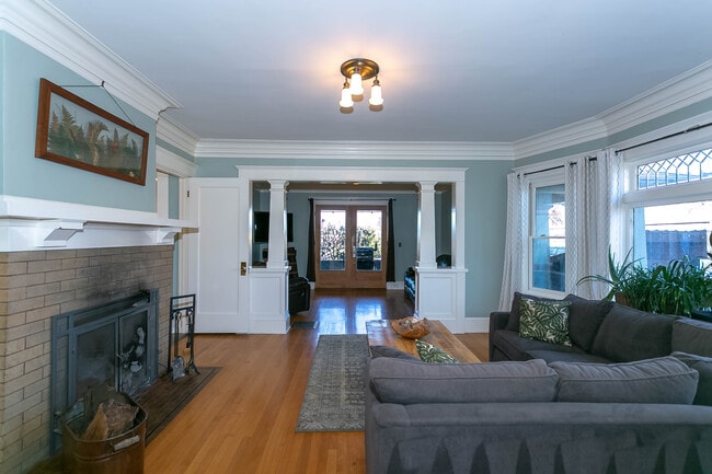 Living Room - 718 NE Dekum St