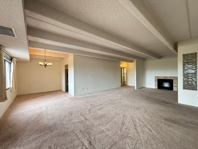 Building Photo - Large 2 bedroom, 2 bathroom unit with parking space in garage!