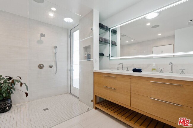 Building Photo - 3632 Beverly Ridge Dr