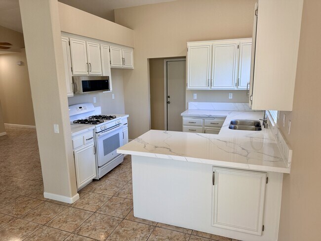 Building Photo - 4238 Brookside Dr
