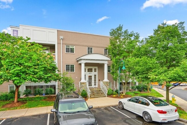 Building Photo - 4177 S Four Mile Run Dr
