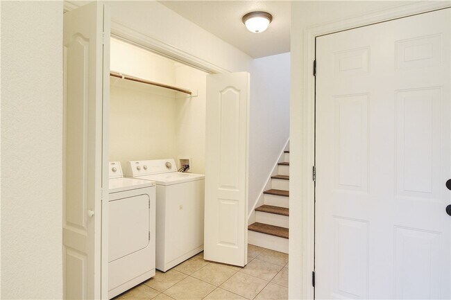 Building Photo - 767 W Sandy Beach Ln