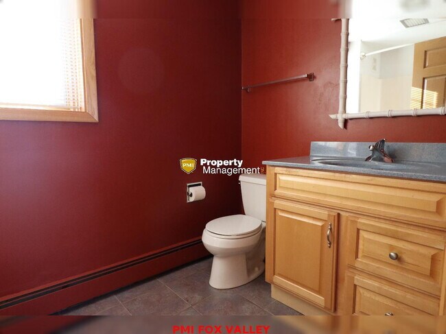 Building Photo - Beautiful Home Appleton