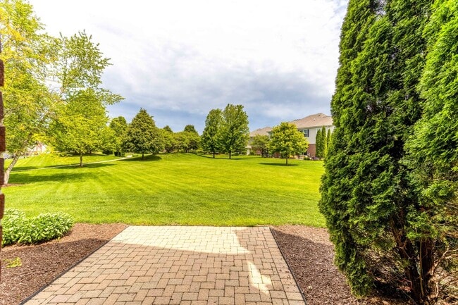 Building Photo - 2659 Dunraven Ave