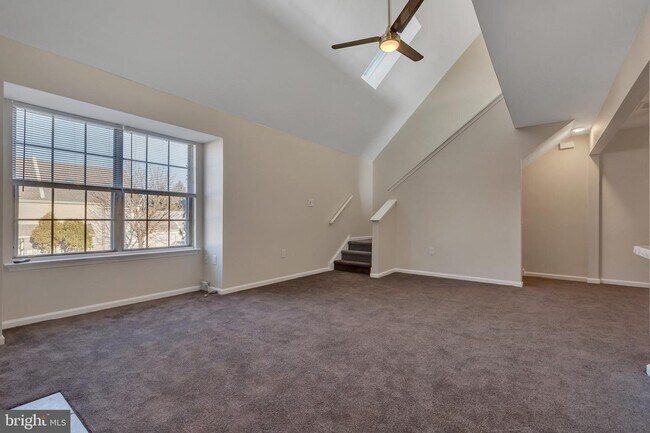 Building Photo - 65 Sandybrook Dr