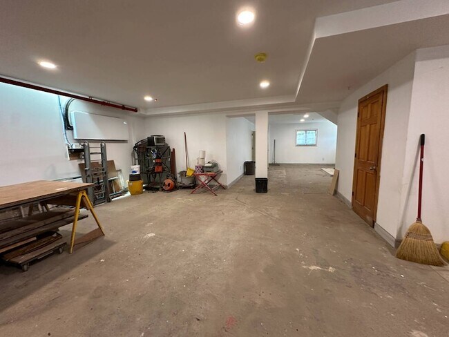 Building Photo - 132 Dwight St