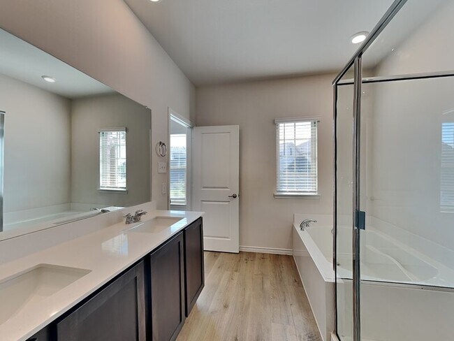 Building Photo - 2020 Saddle Way