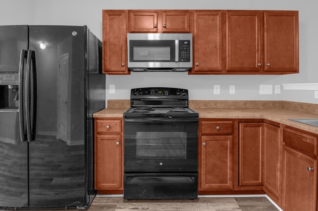 Building Photo - Updated 2BR/2.5BA Townhome