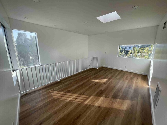 Building Photo - COMPLETELY REMODELED HOME IN QUIET AREA!