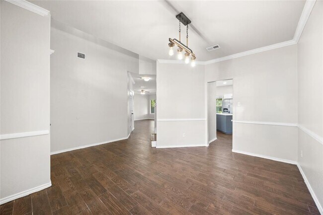 Building Photo - 13217 Rochester Ln