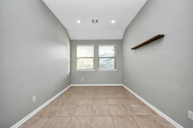 Building Photo - 2402 Village Lakes Dr