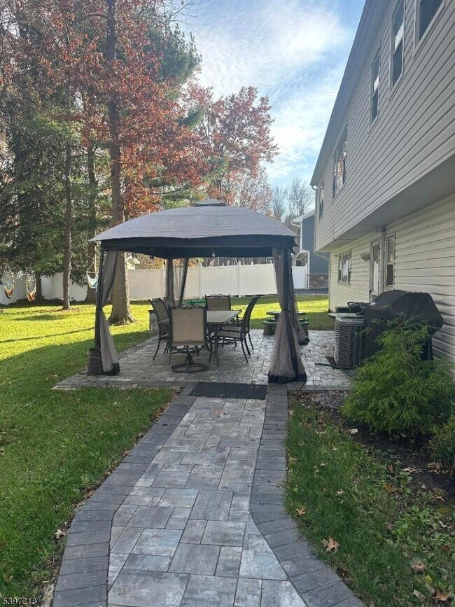 Building Photo - 50 Colonial Way