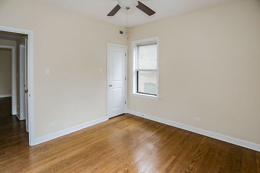 Building Photo - 1821 W Leland Ave