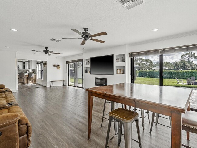 Building Photo - 1350 C Rd