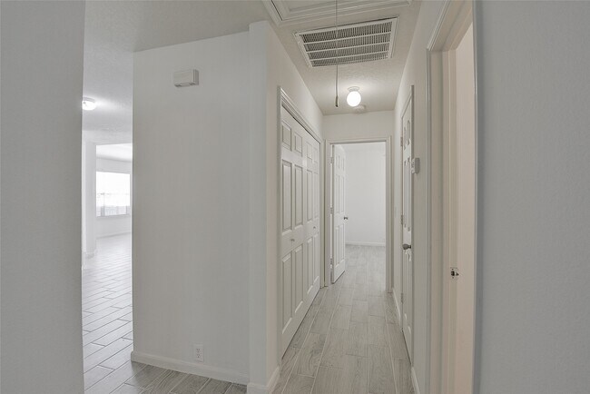 Building Photo - 2825 Woodspring Forest Dr