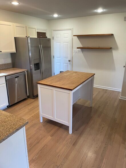 Building Photo - 705 Cash St