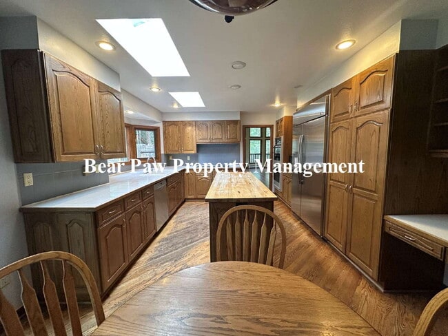 Building Photo - Lovely Home in Soda Creek!!