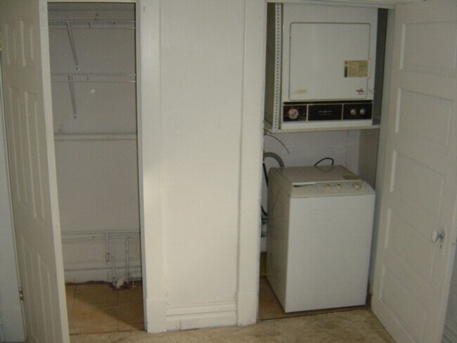 Building Photo - 108 N 28th Ave W