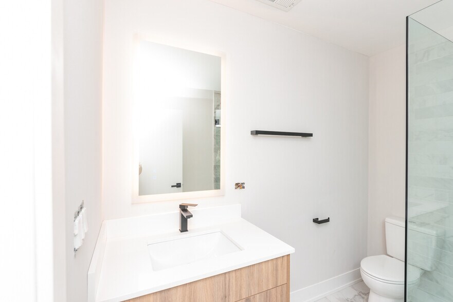 Building Photo - 1907 S Racine Ave