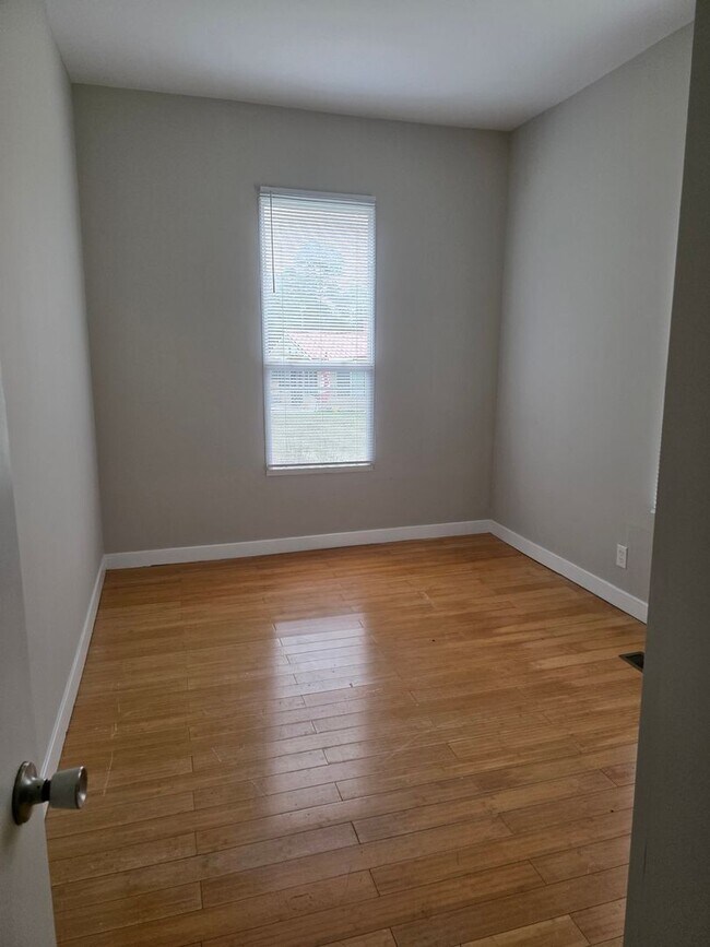 Building Photo - Spacious Downtown Monticello Home for rent