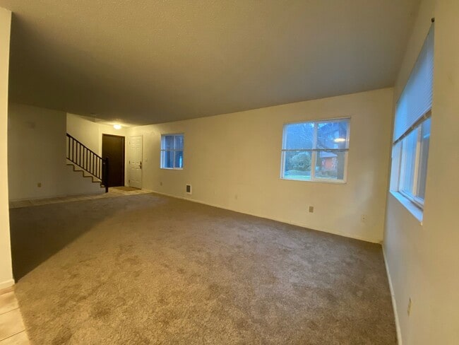 Building Photo - 3 Bedroom Condo for Rent - Hood River