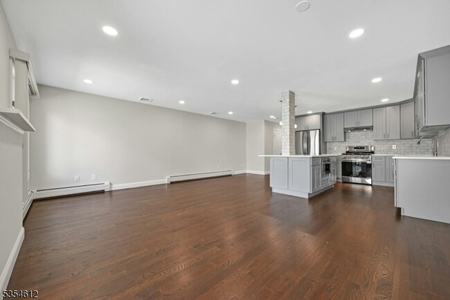 Building Photo - 266 Garibaldi Ave