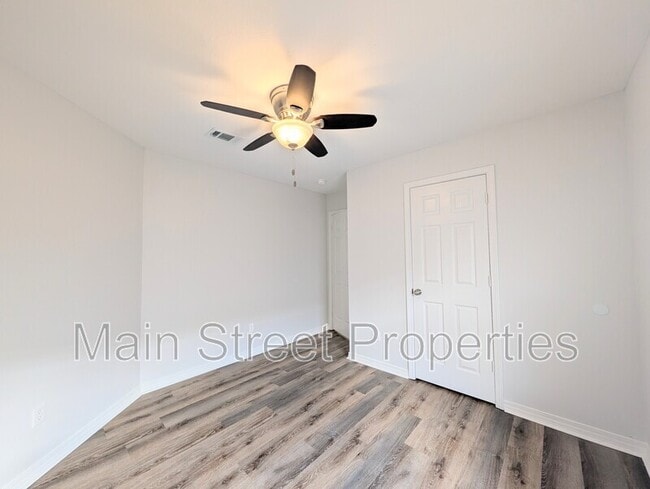 Building Photo - 28 Easton St