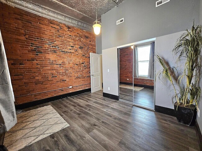 Building Photo - 4 N Park Pl